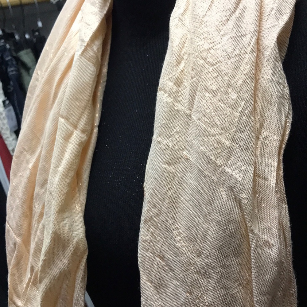 Large scarf/wrap - Picture 2 of 4